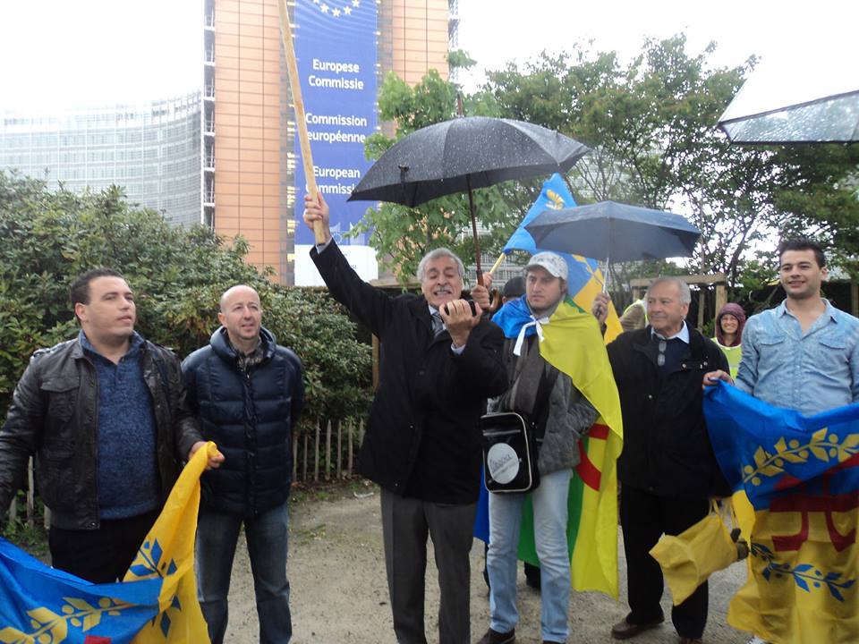Bruxelles: Le président de l'Anavad (GPK) lève le drapeau Kabyle dans la capitale européenne
