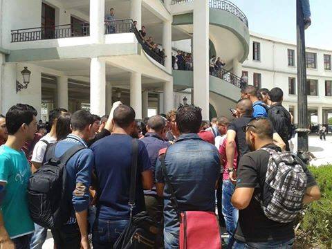 Violation des franchises universitaires à Vgayet: Malgré la répression, les étudiants ont hissé le drapeau national kabyle au campus d'Aboudaw