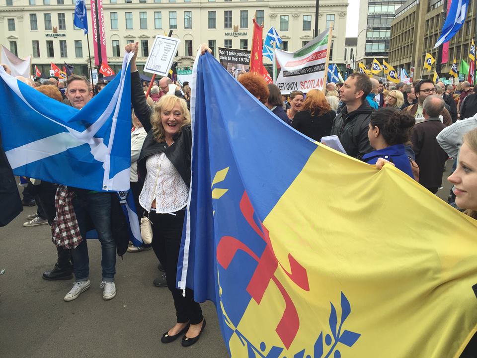 Glasgow: Des portraits d'Amezian Mehenni et le drapeau kabylesprésents dans un rassemblement des indépendantistes écossais