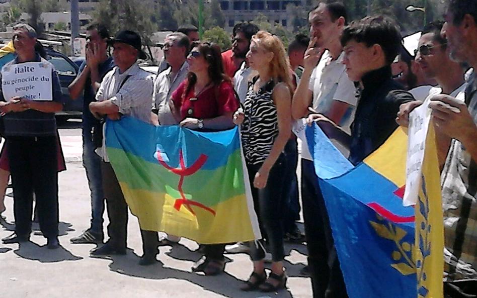 Tizi-Ouzou / Rassemblement de solidarité avec le peuple Mozabite : Oui il y a une main étrangère et cette main c'est l'Algérie qui occupe le pays Mzab et le pays Kabyle »
