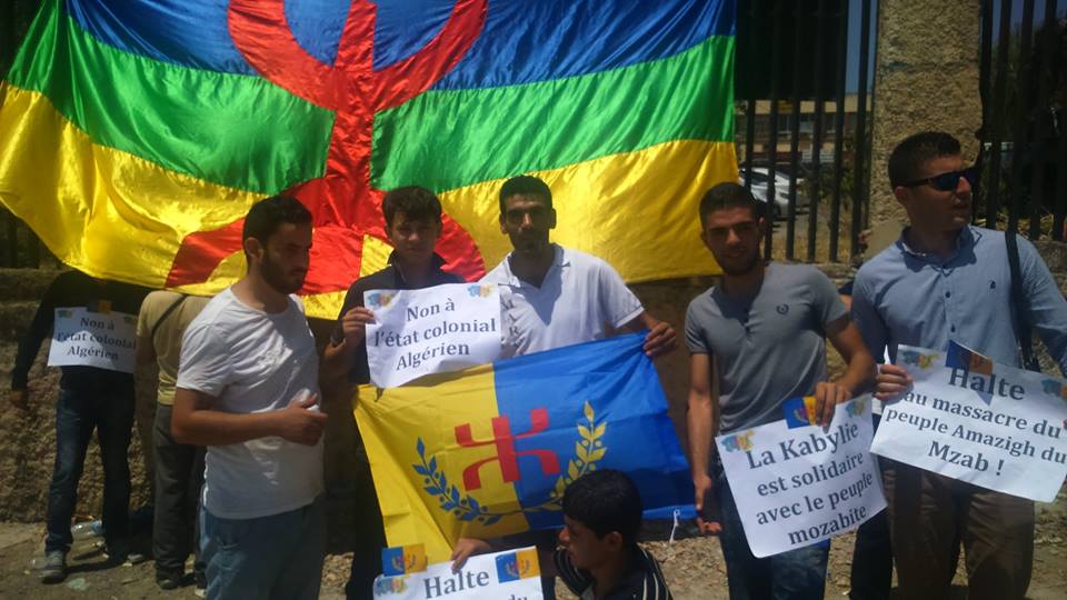 Tizi-Ouzou / Rassemblement de solidarité avec le peuple Mozabite : Oui il y a une main étrangère et cette main c'est l'Algérie qui occupe le pays Mzab et le pays Kabyle »