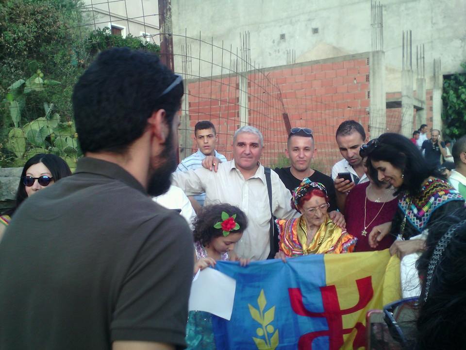 Lever du drapeau national kabyle à Ait Issad: Un événement historique