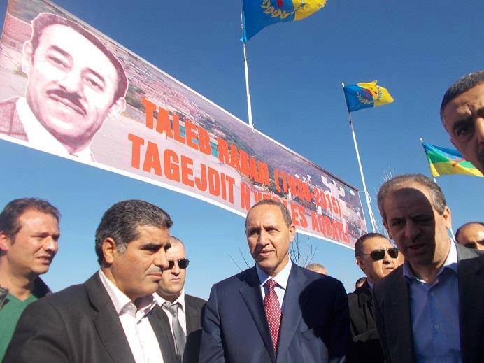 Tizit / un ministre algérien et son bachagha se retrouvent sous le drapeau kabyle et le drapeau fédéral amazigh