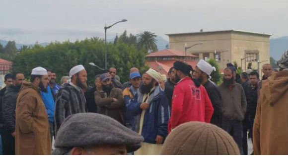 Occupation des espaces publics par d'anciens terroristes islamistes à Vgayet : Le MAK réagit 