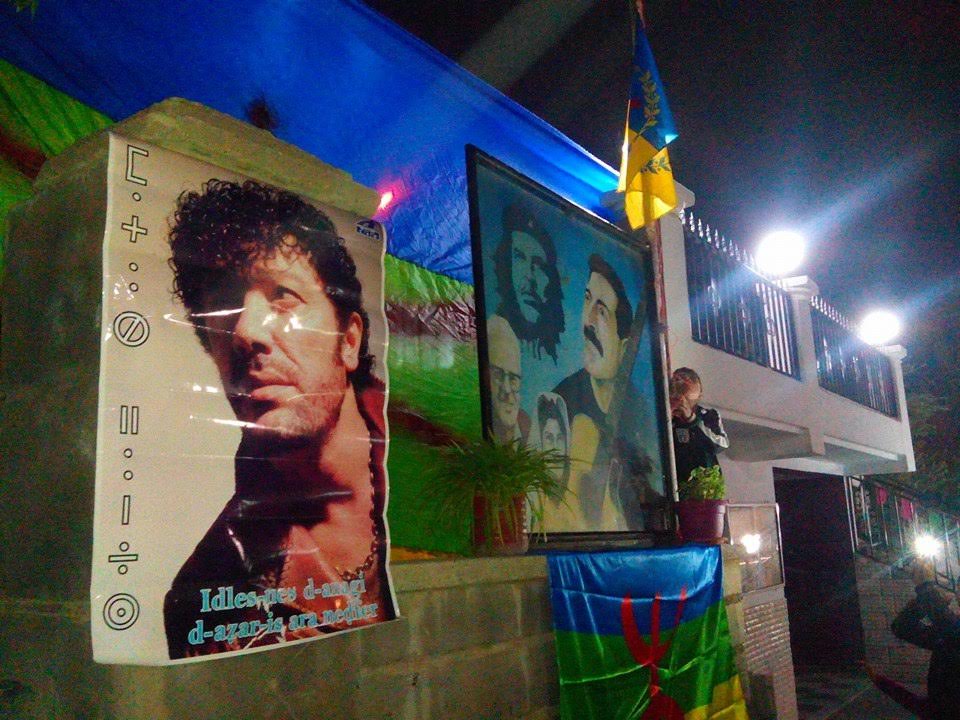 Lever du drapeau kabyle hier soir au village de Lemsella Lever du drapeau kabyle hier soir au village de Lemsella