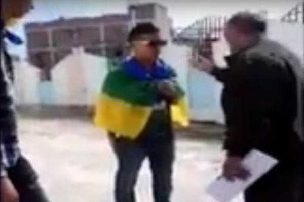Vidéo : Confiscation de drapeaux kabyles et amazighs par un proviseur zélé d'un lycée d'Iwadiyen