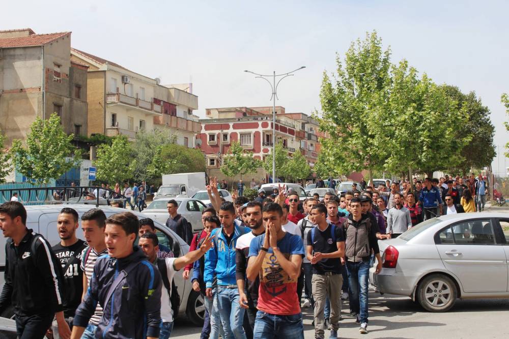 Urgent : Violente répression de la marche des étudiants à Tuvirett (Bouira)