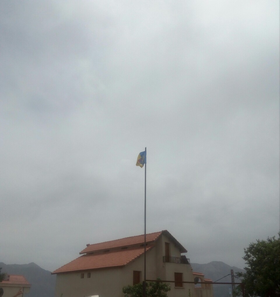 Le drapeau kabyle flotte à At Yani