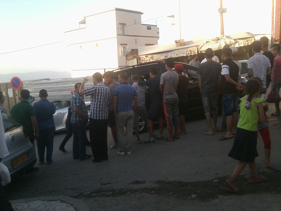 URGENT / Risque d'affrontement à At-Dwala, la police algérienne provoque la population en ce moment même