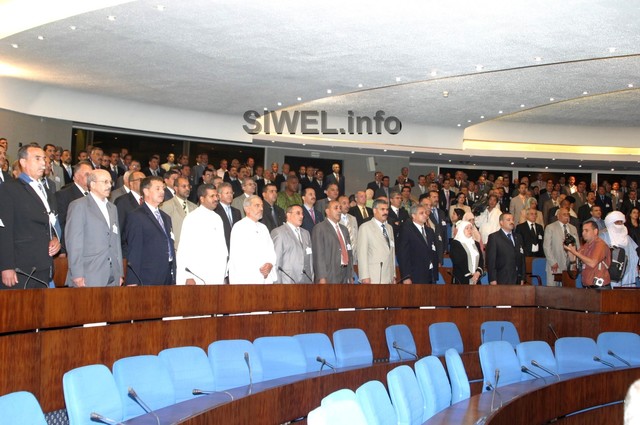 Les députés algériens fuient l'assemblée