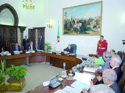 Algérie : la levée de l'état d'urgence effective depuis aujourd'hui Algérie : la levée de l'état d'urgence effective depuis aujourd'hui