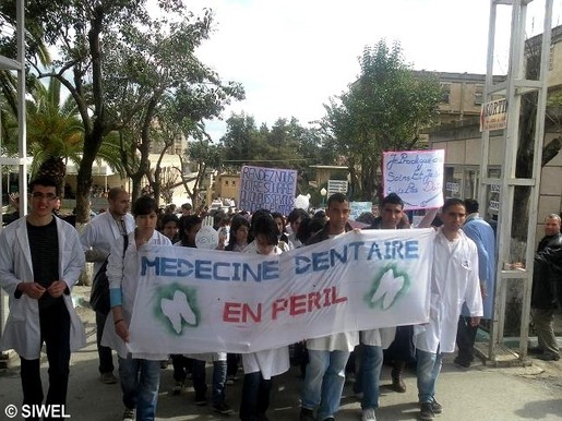 Tizi-Ouzou : grève et marche des étudiants en chirurgie dentaire Tizi-Ouzou : grève et marche des étudiants en chirurgie dentaire