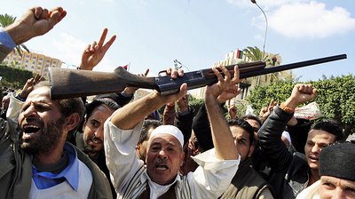 Égypte : l'armée égyptienne vient en aide aux rebelles libyens Égypte : l'armée égyptienne vient en aide aux rebelles libyens