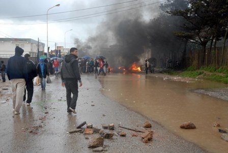 Ighrem : les villageois ferment la RN05 Ighrem : les villageois ferment la RN05
