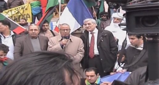 Ferhat Mehenni au Trocadéro pour soutenir les Amazighs de Libye Ferhat Mehenni au Trocadéro pour soutenir les Amazighs de Libye