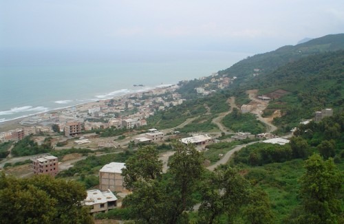 Boukhelifa : la RN9 coupée par les habitants de Djebira Boukhelifa : la RN9 coupée par les habitants de Djebira