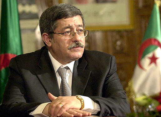 Ouyahia exclut un député et suspend un élu de l'APW de Tizi Ouzou Ouyahia exclut un député et suspend un élu de l'APW de Tizi Ouzou