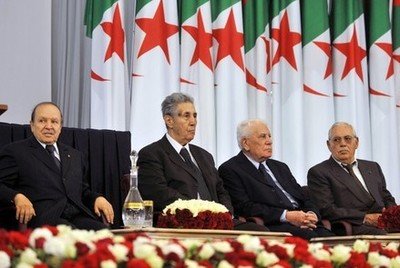 Deux anciens présidents algériens hospitalisés à Paris Deux anciens présidents algériens hospitalisés à Paris