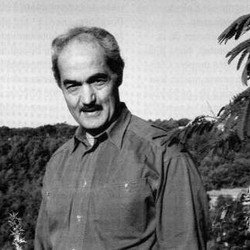 Archive : Biographie du chanteur kabyle Chérif Kheddam par Tahar Djaout (1993) Archive : Biographie du chanteur kabyle Chérif Kheddam par Tahar Djaout (1993)
