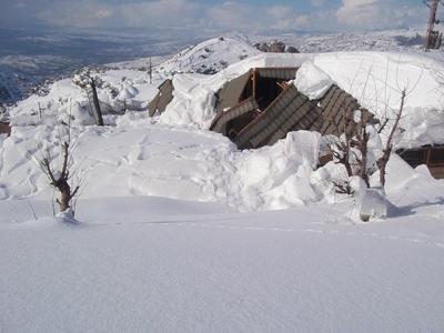 At Ziki : un collège s'écroule sous le poids de la neige At Ziki : un collège s'écroule sous le poids de la neige