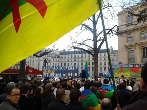 Azawad: Rassemblement réussi du collectif des Amazighe de France en soutien aux Touareg et à l'Azawad